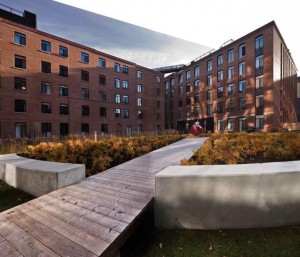 Cour intérieure des premières phases du projet Lowney. Au centre de la cour, le clin d'oeil à l'histoire du lieu.