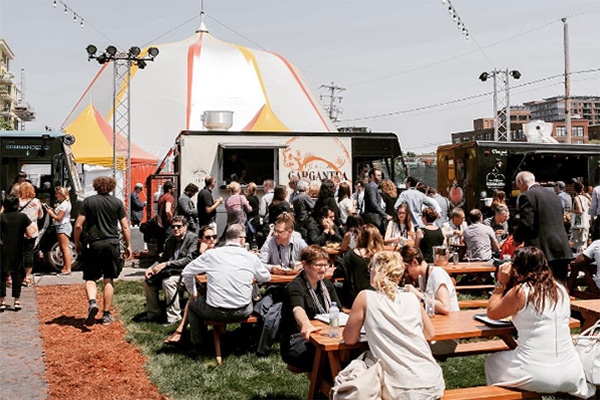 les foodtrucks du jardin exterieur de C2MTL