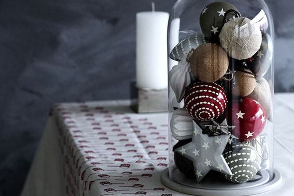 boules-sous-cloche-idee-deco-noel-pour-condo