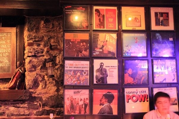 mur-upstairs-bar-jazz-montreal