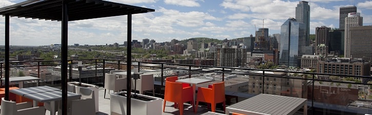 Le nouveau toit terrasse du Lowney-sur-ville est ouvert! Vue époustouflante sur Montréal et le Vieux-Montréal assurée!