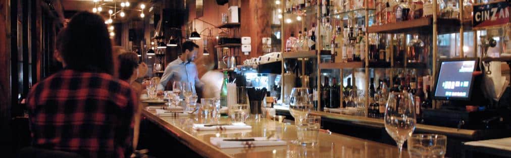 Le Vieux-Montréal est devenu, au fil des ans, un quartier où les bonnes tables se multiplient, où les  «grands restaurants»  côtoient les petits « restos». Parmi la liste impressionnante des bonnes tables que l’on retrouve dans le Vieux-Montréal, nous vous invitons à découvrir ici le Nolana.