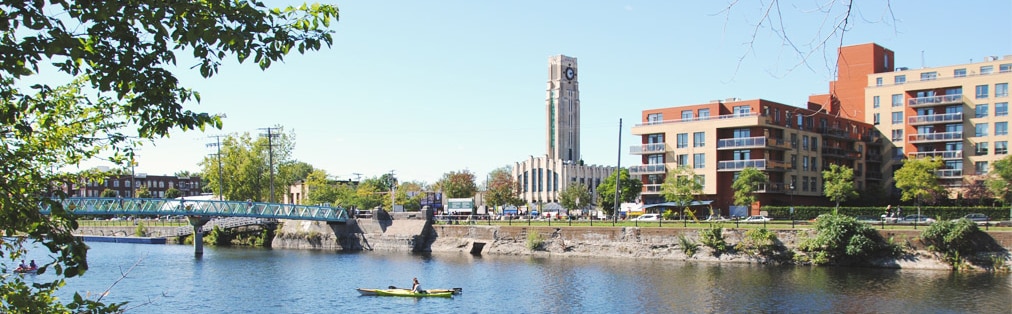 ​​​​​​​Vivre en ville tout en profitant de moments dépaysants, c’est possible! H2O vous propose de louer kayaks, pédalos, rabaskas ou bateaux électriques pour pleinement profiter du Canal de Lachine.