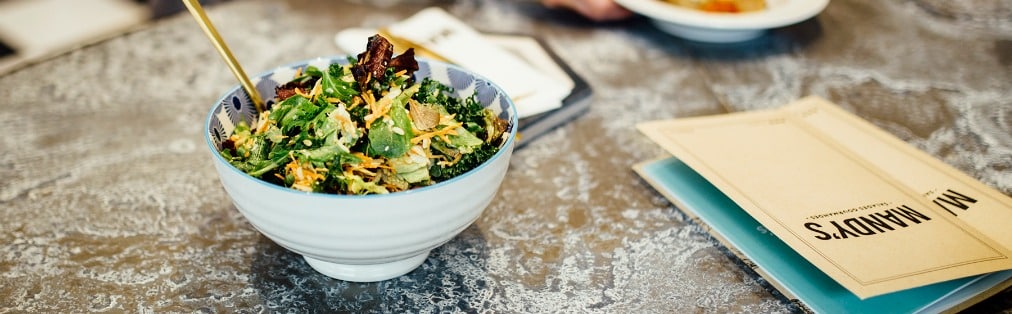 Découvrez les salades et les brunchs du nouveau restaurant Mandy’s, situé dans le Vieux-Montréal.